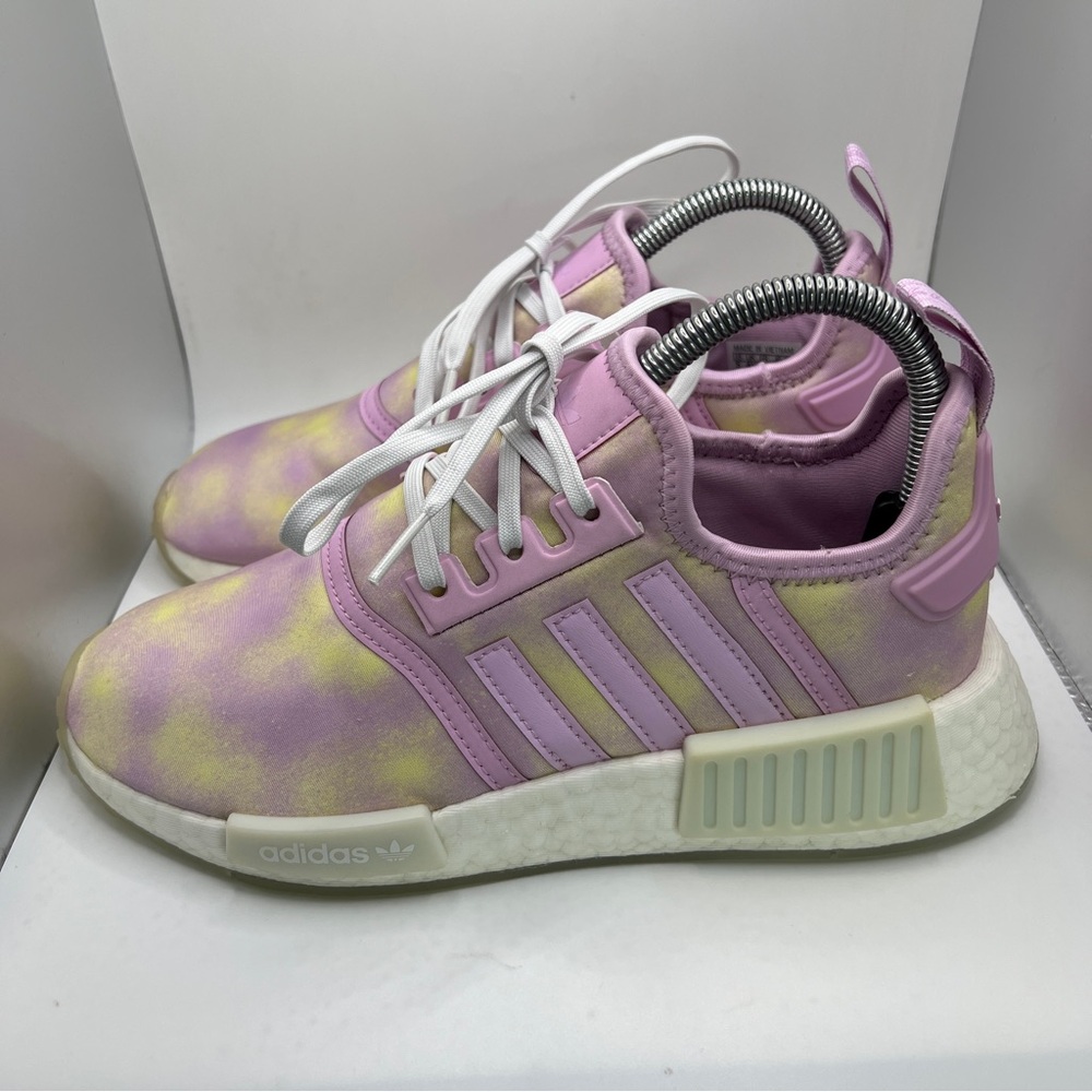 Youth Adidas NMD R1 Sneakers Size 5